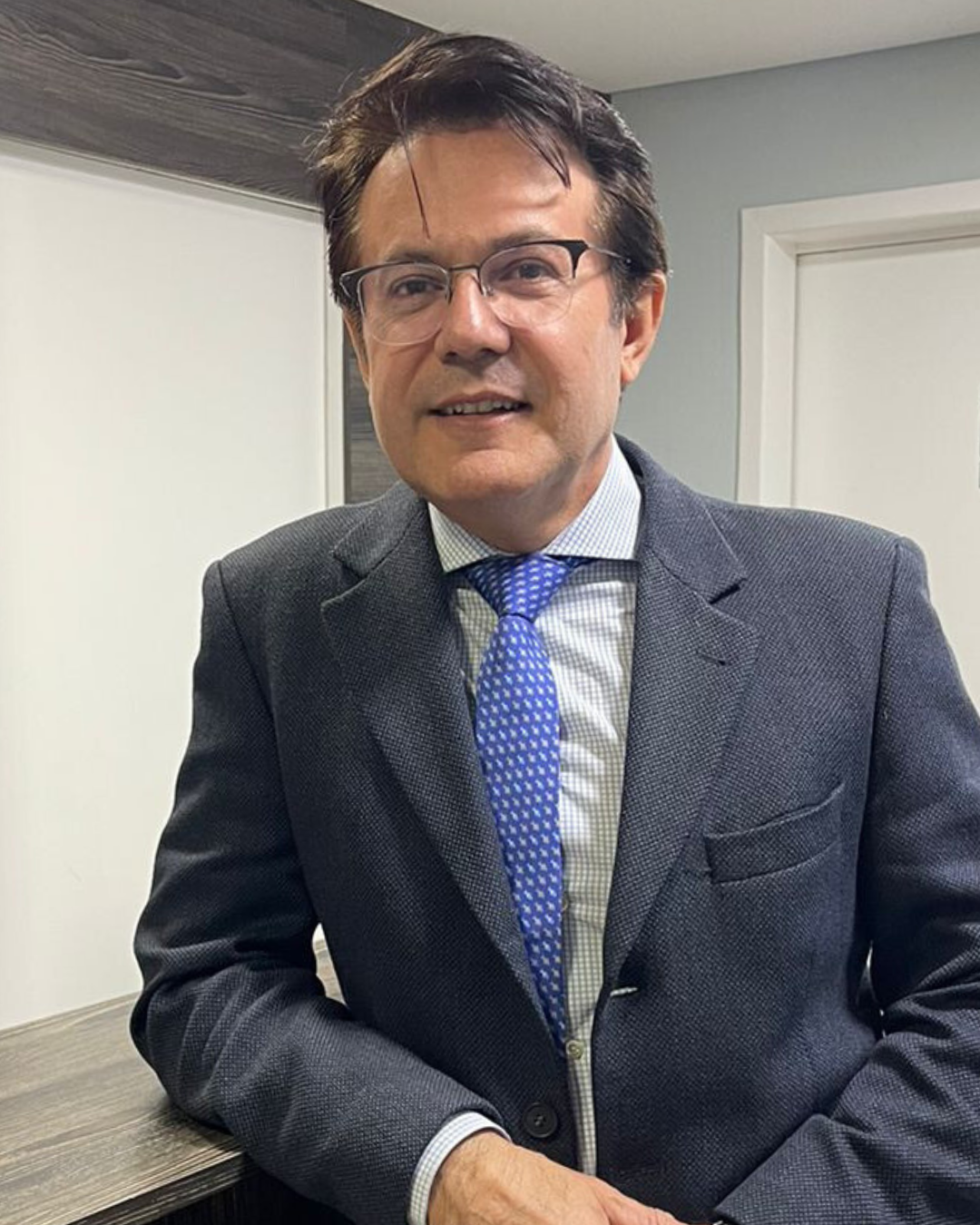 Dr. Flávio de Toledo
